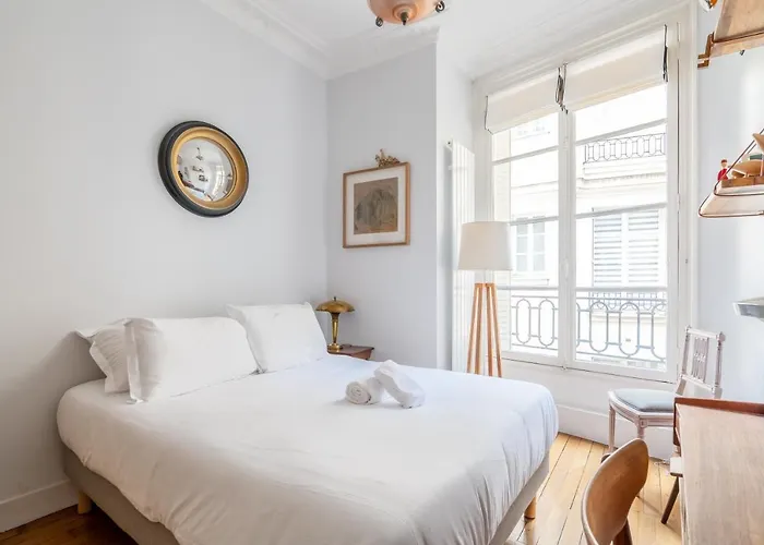 Veeve - Impressions Of The Eiffel Tower Apartment Paris